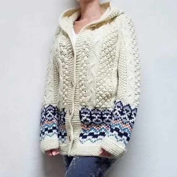 Vintage 1960s Cream Fair Isle Chunky Popcorn Wood Button Hooded Sweater Cardigan - Picture 11 of 12